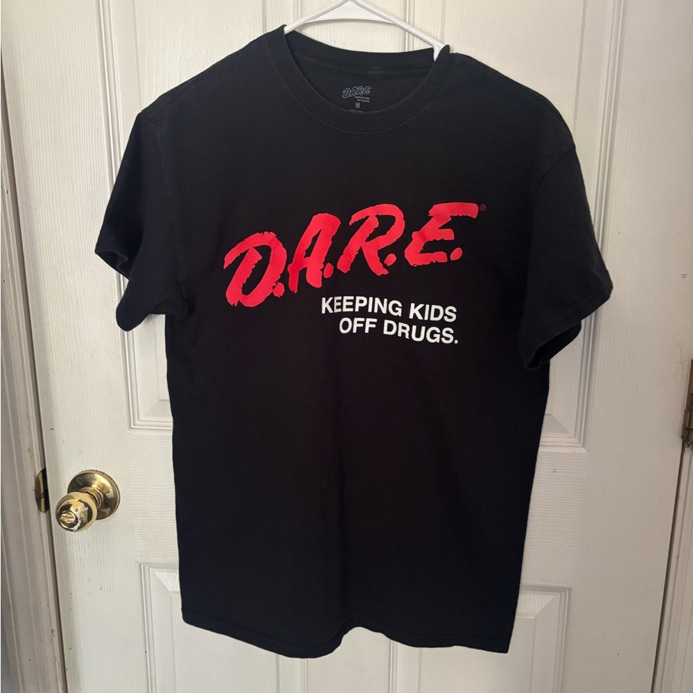 Black D.A.R.E. Graphic T-Shirt(LIKE NEW)